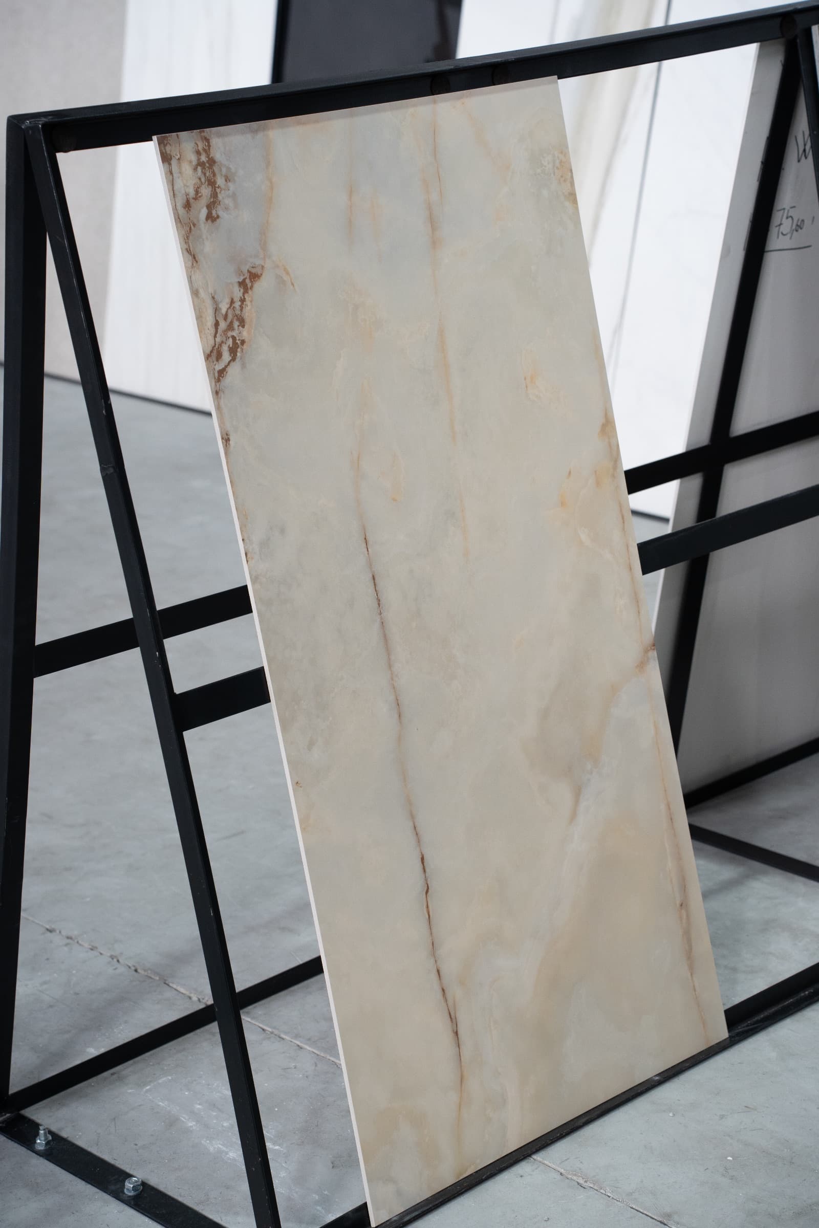 Golden Onyx Satin — imagine 2